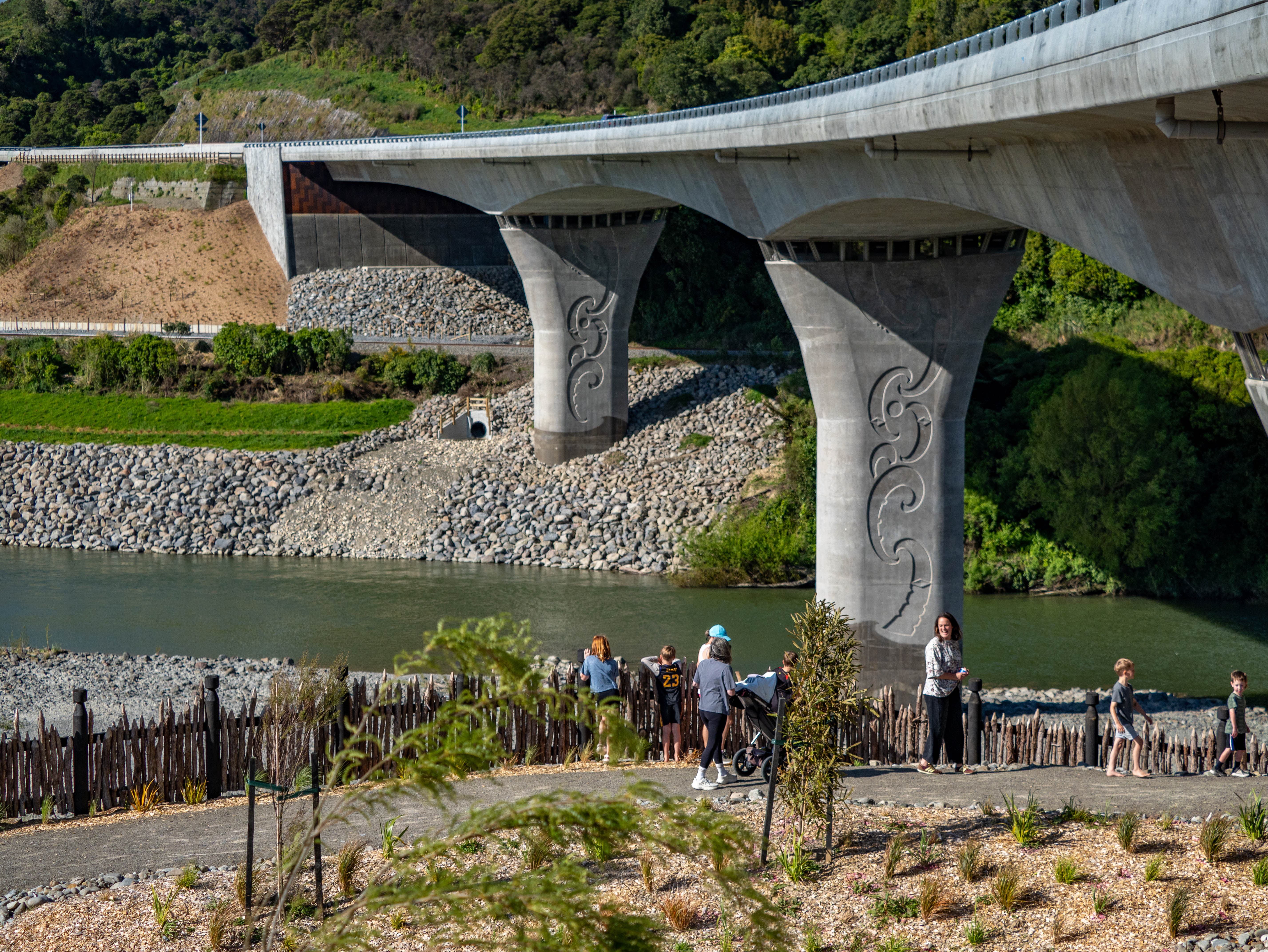 Parahaki  bridge 1.jpg